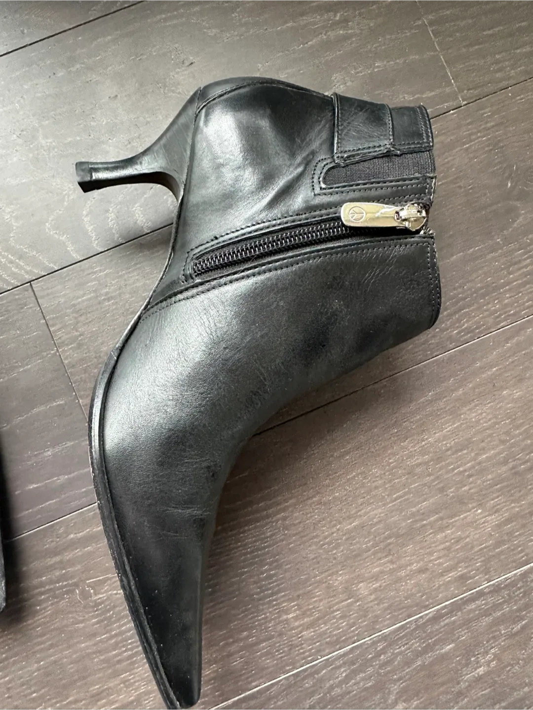 Donald J Pliner-Loni Black Leather Ankle Boots - Size 7.5 image indicator(3)