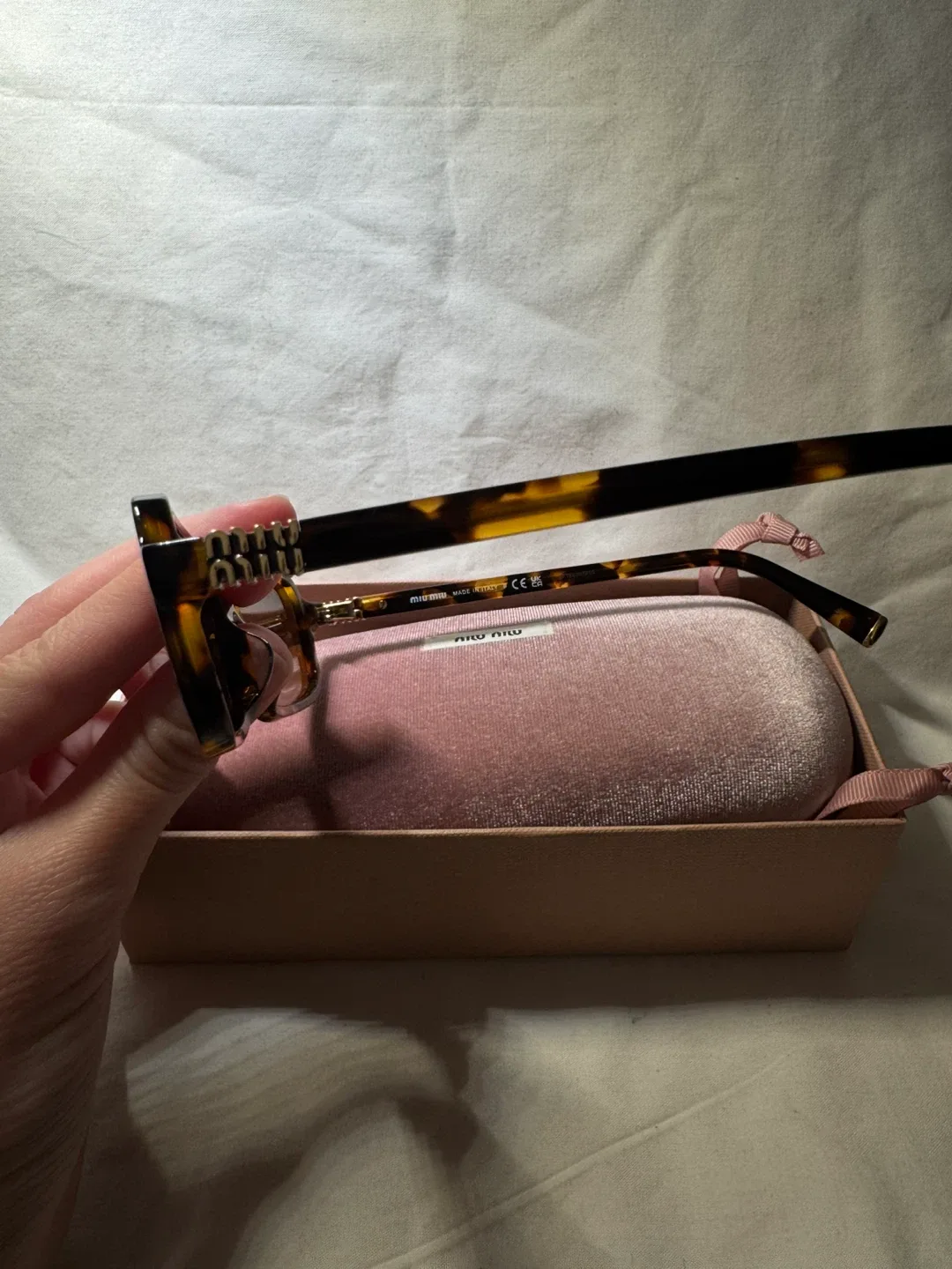 Miu Miu sunglasses image indicator(3)