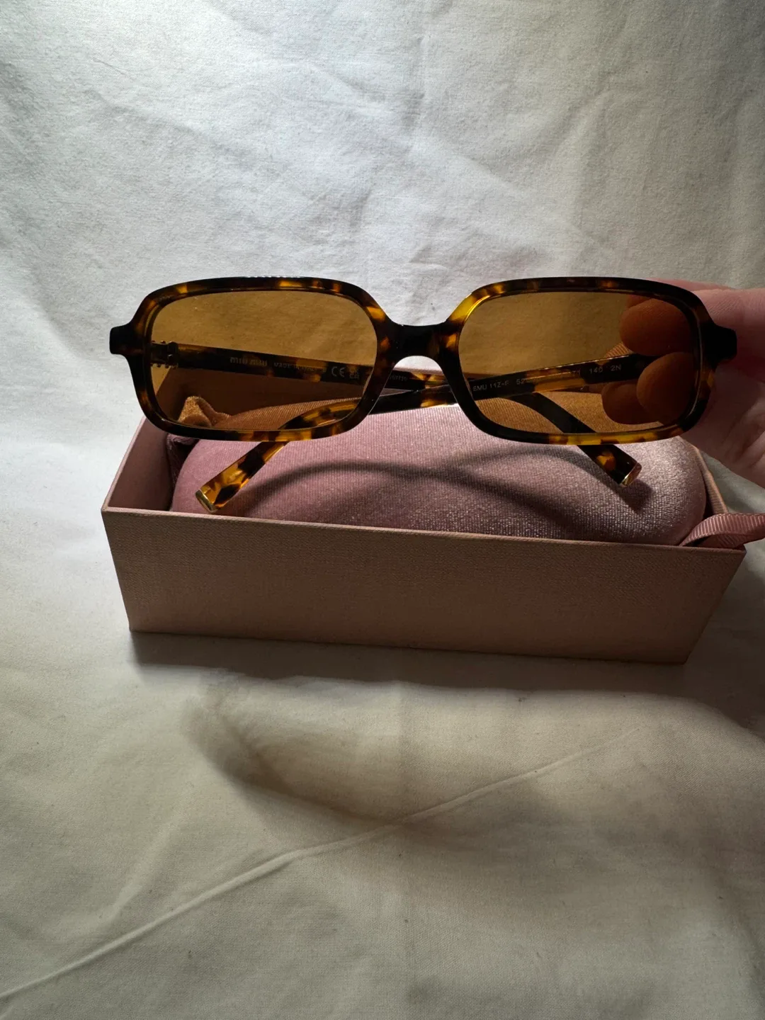 Miu Miu sunglasses image indicator(2)