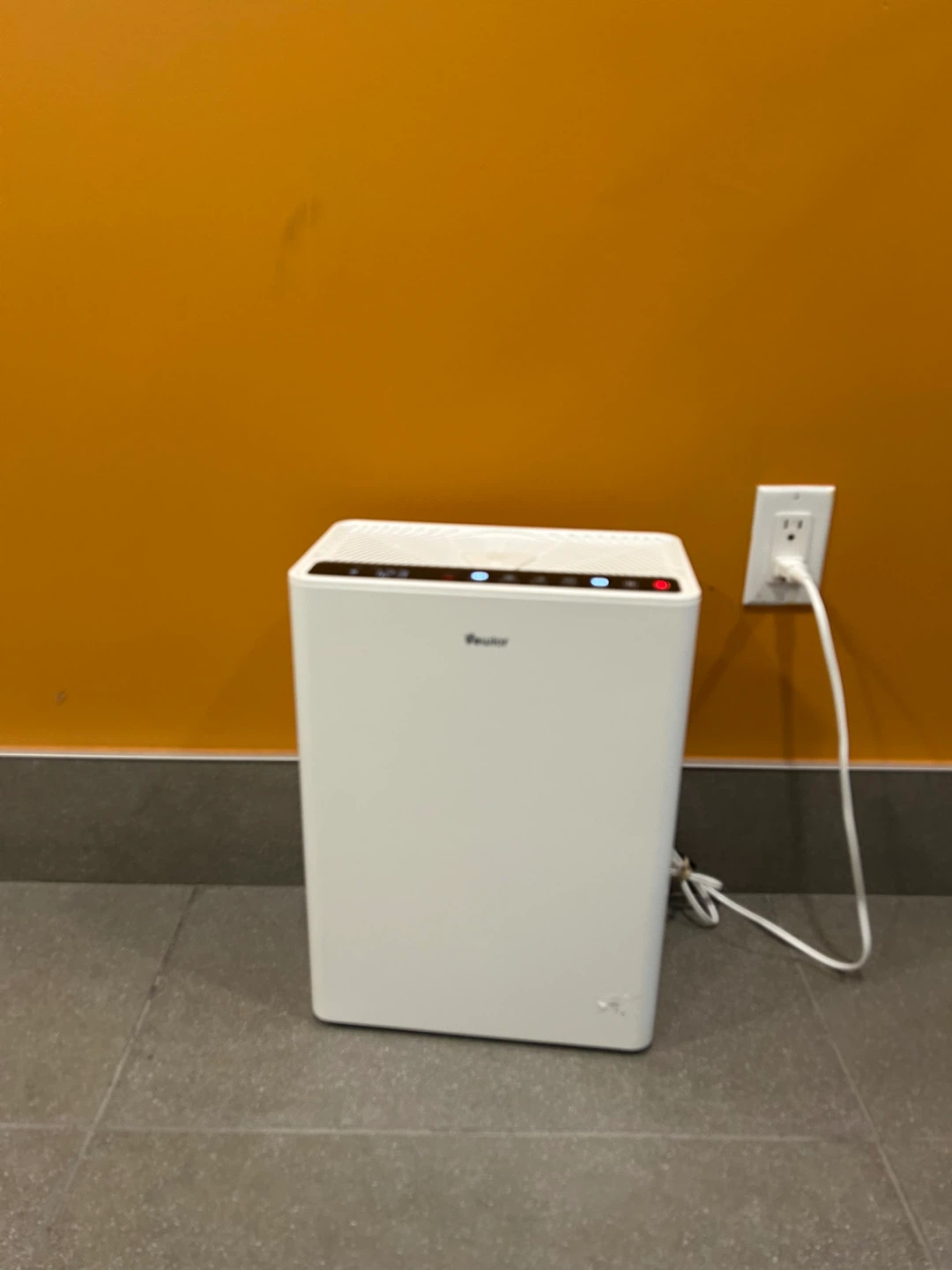 Vewior Air Purifier - Great Condition! - photo 5