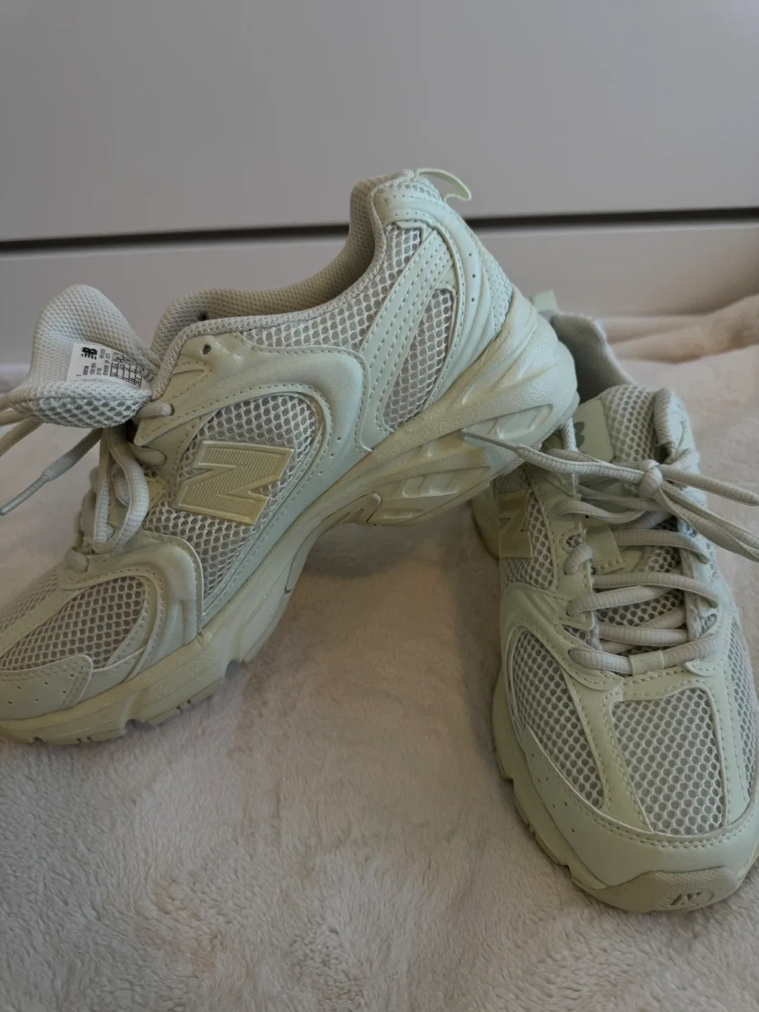 New Balance sneakers image indicator(4)