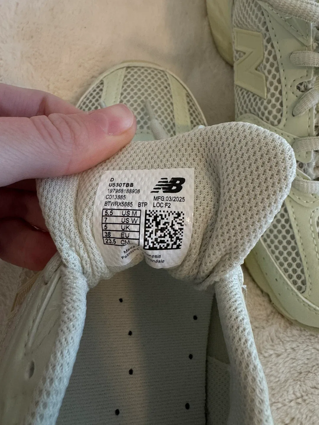 New Balance sneakers image indicator(3)