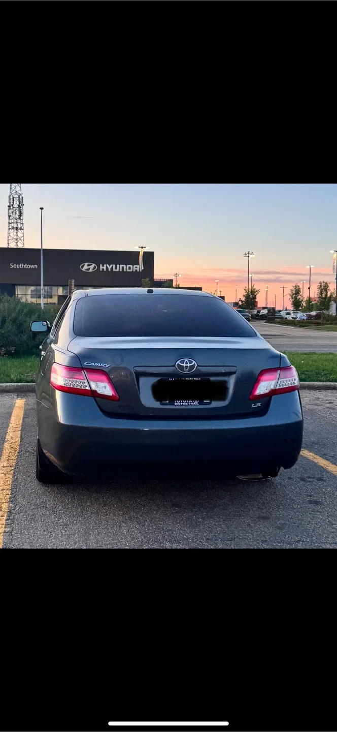 Toyota Camry LE Gray Sedan image indicator(3)