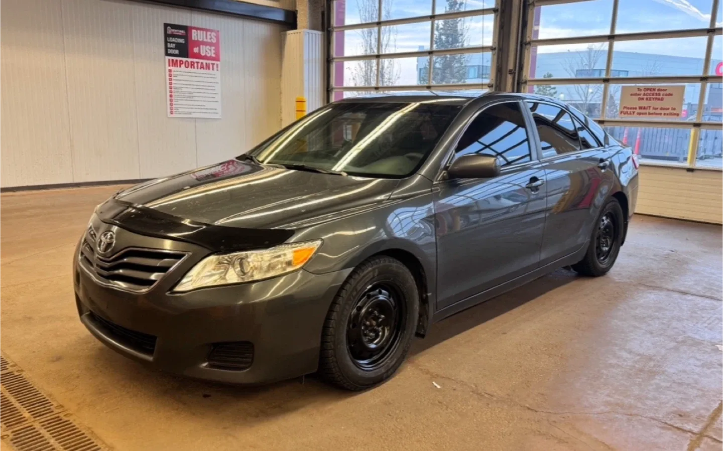 Toyota Camry LE Gray Sedan image indicator(2)