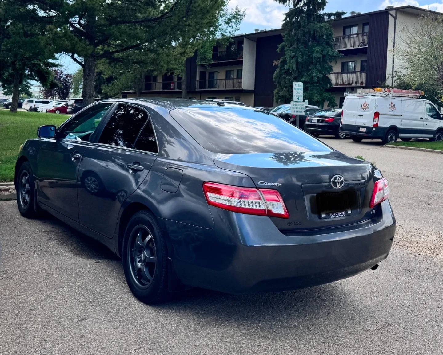 Toyota Camry LE Gray Sedan image indicator(4)