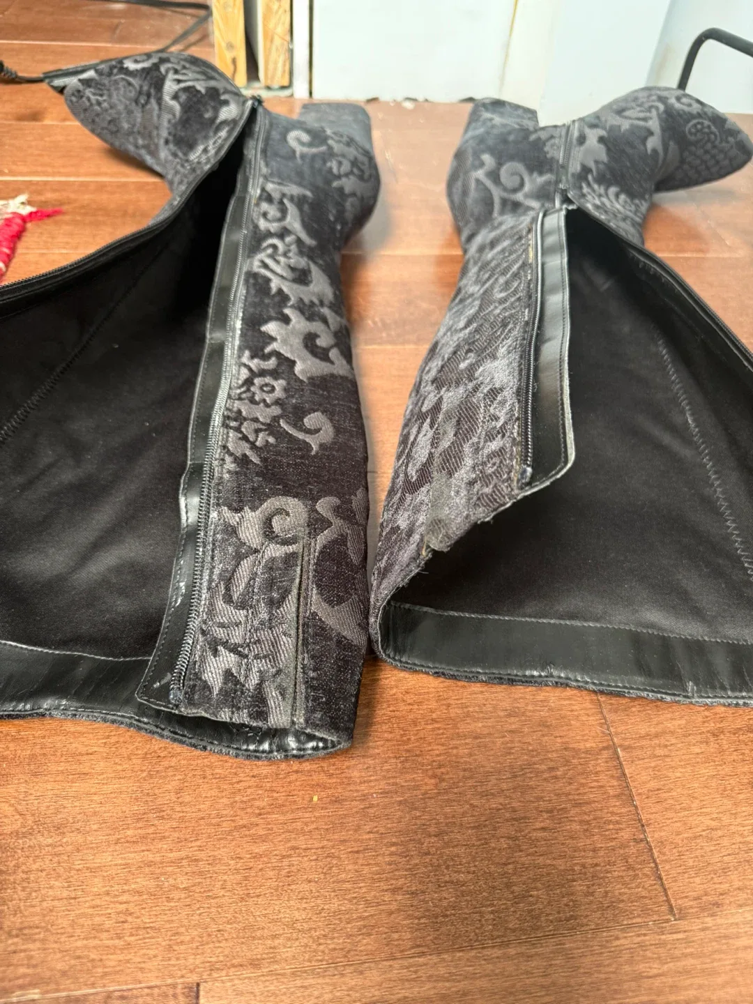 Nine West Black Patterned Boots - Size 8 image indicator(5)