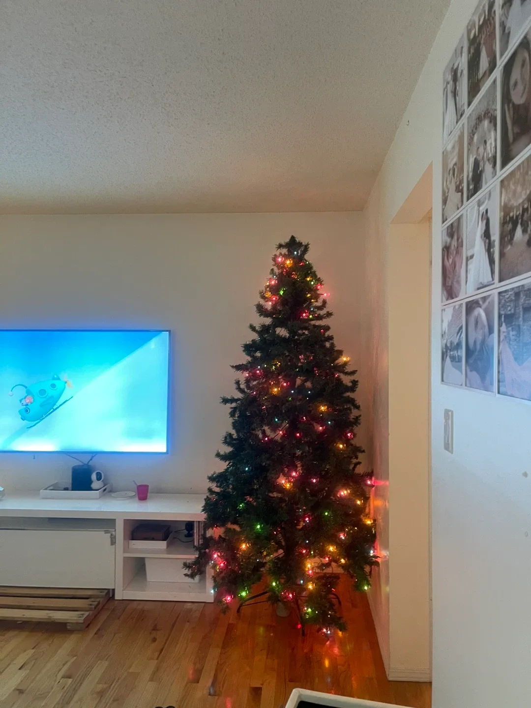 Pre-Lit christmas tree - 7.5 ft