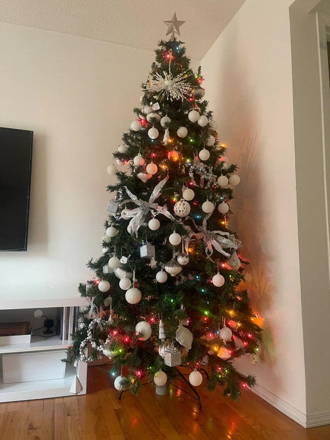 Pre-Lit christmas tree - 7.5 ft image indicator(2)