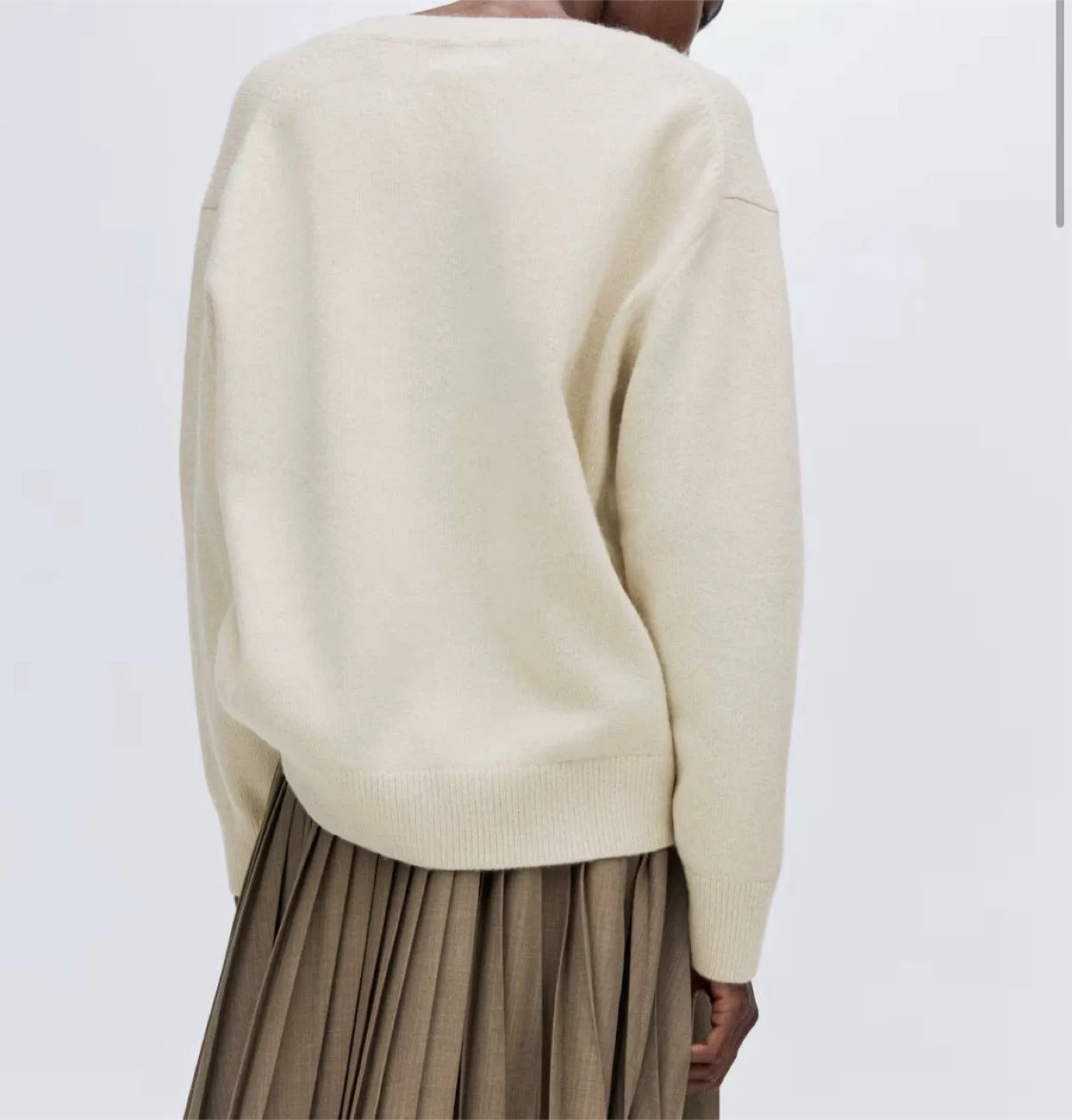 Oversized beige v neck sweater H&M, size XL image indicator(2)