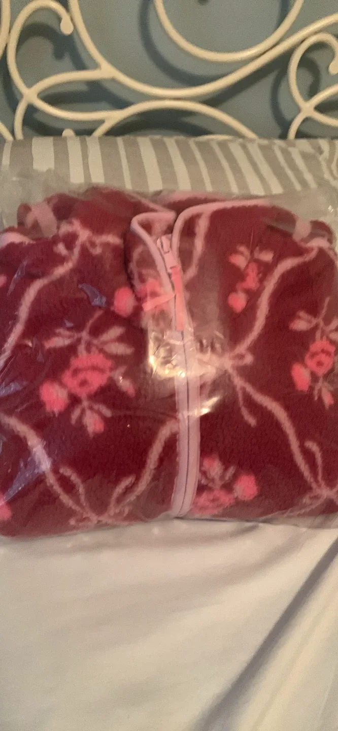 Printed Sherpa Quarter-Zip Pullover tags still on size small