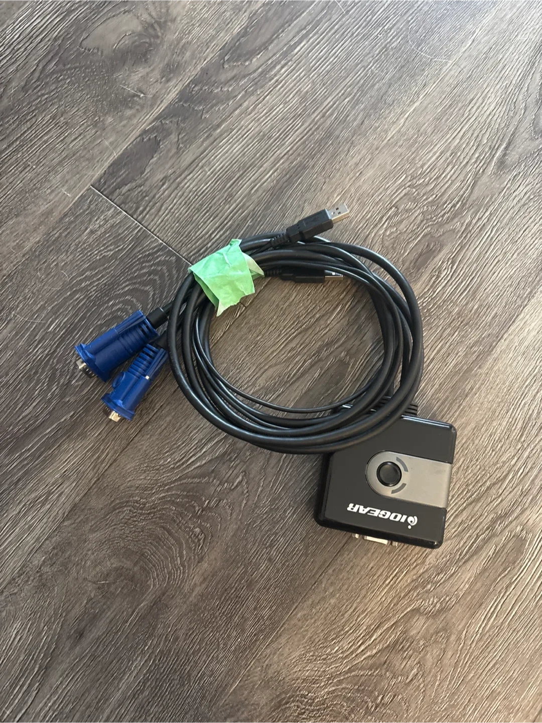 IOGEAR KVM Switch with Cables