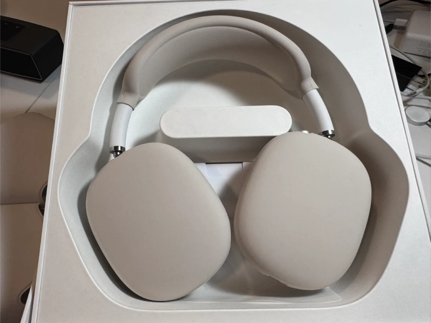 Apple Airpods Max - White image indicator(3)