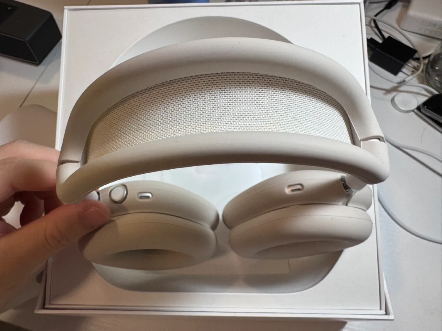 Apple Airpods Max - White image indicator(4)