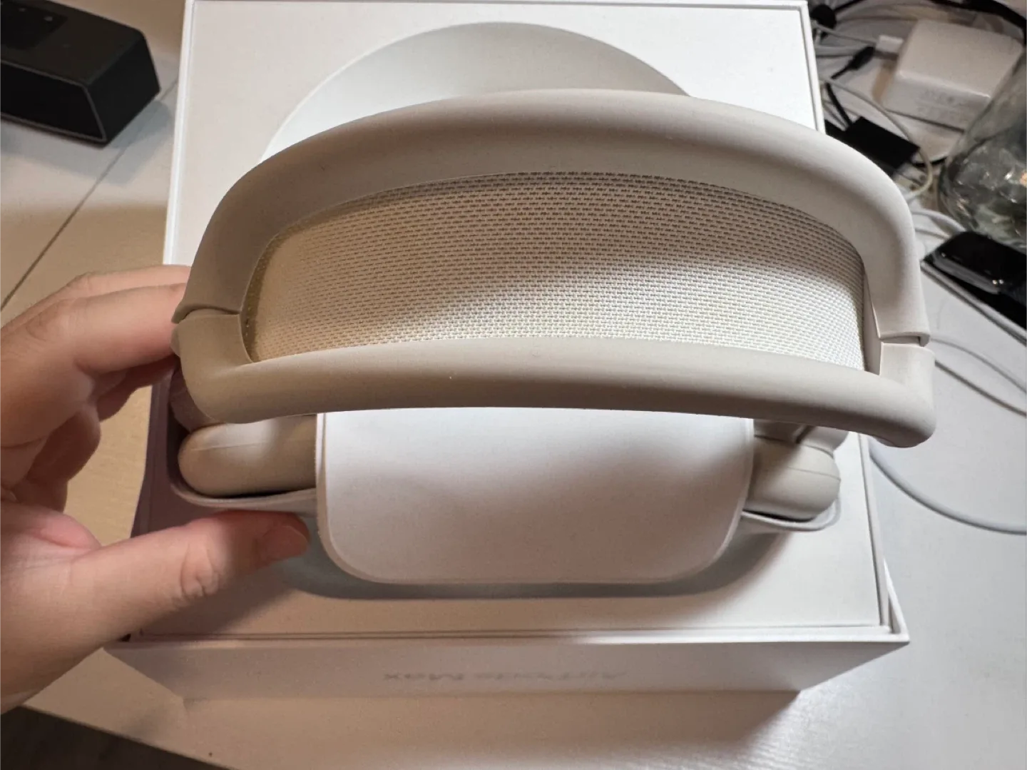 Apple Airpods Max - White image indicator(2)