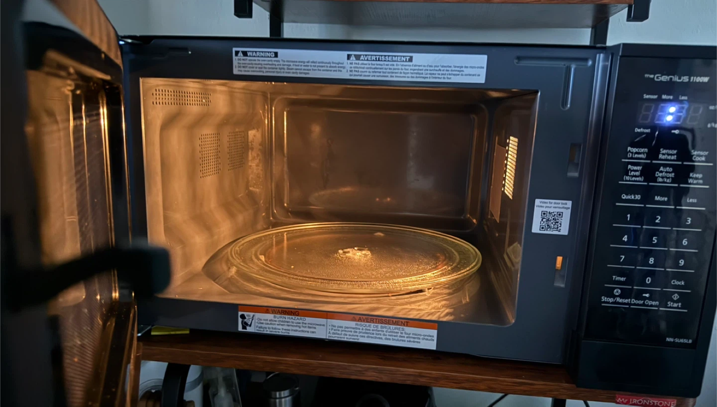Panasonic Genius 1100W Microwave - photo 2