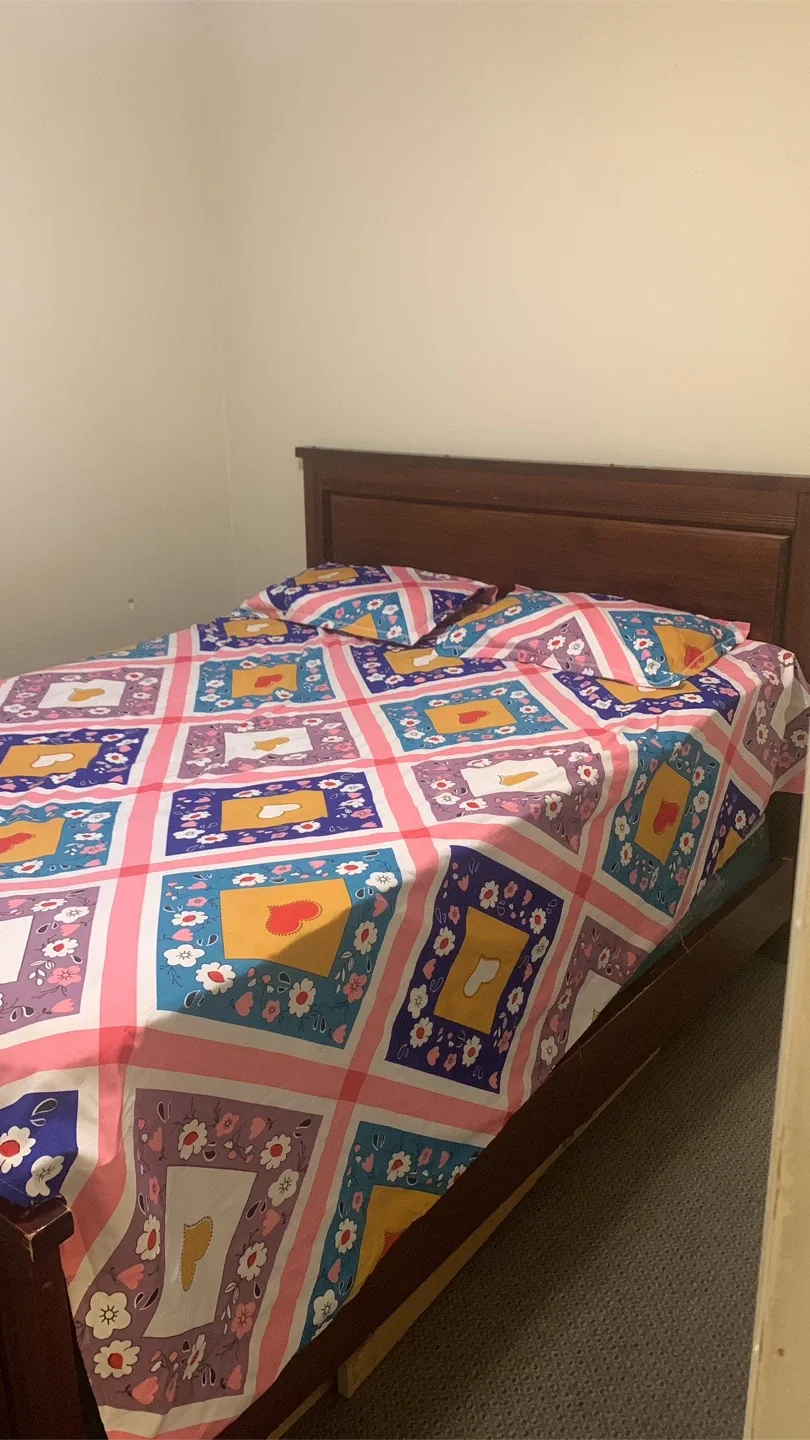 Patterned bedsheet set