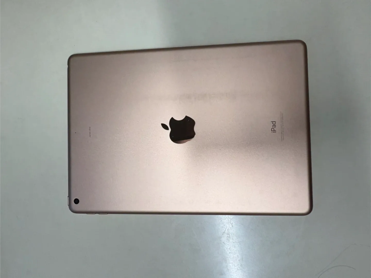 Apple iPad, Rosegold 7th generation with Apple Pen image indicator(2)