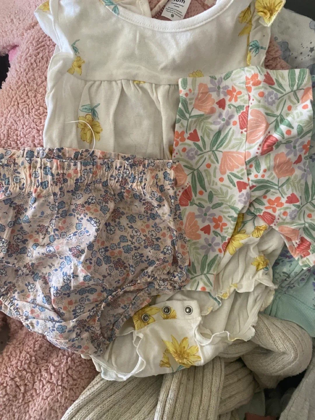 Mixed Baby Clothes Bundle image indicator(6)