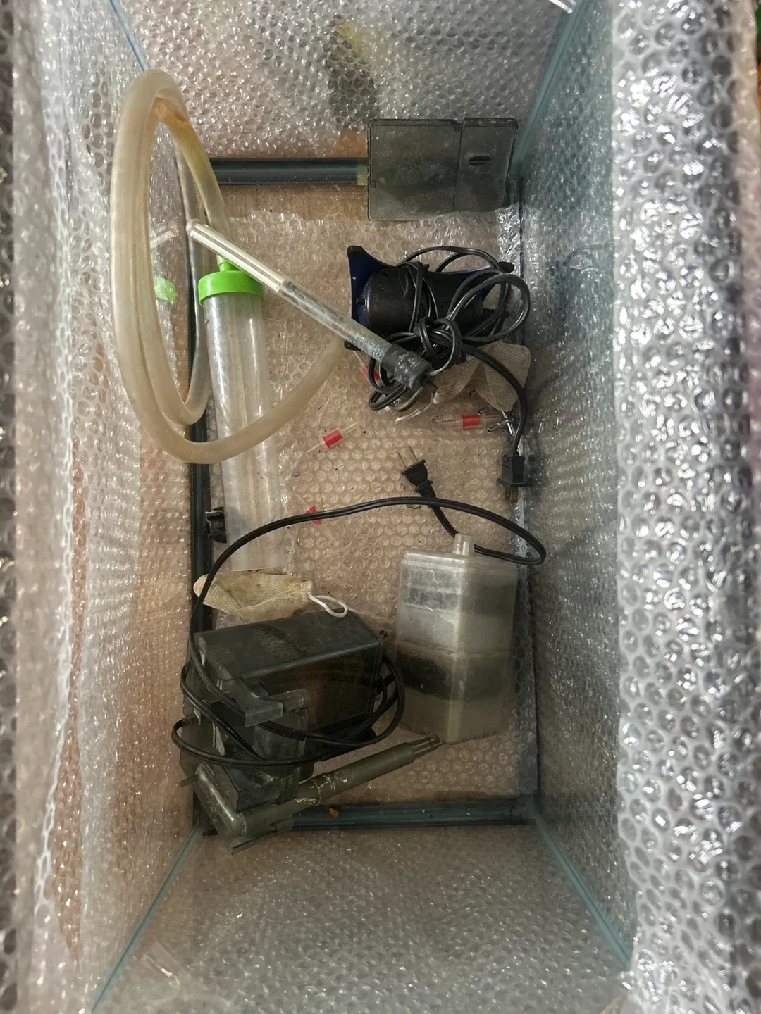 Fish Tank with Accessories image indicator(2)