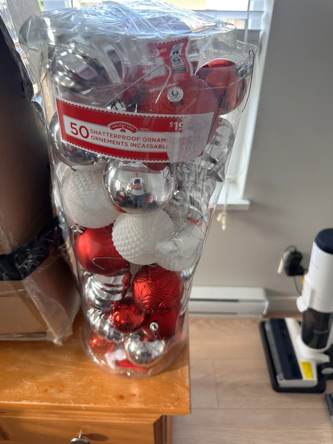 Pre-Lit Kensington Pine Christmas Tree - 7.5 ft image indicator(6)