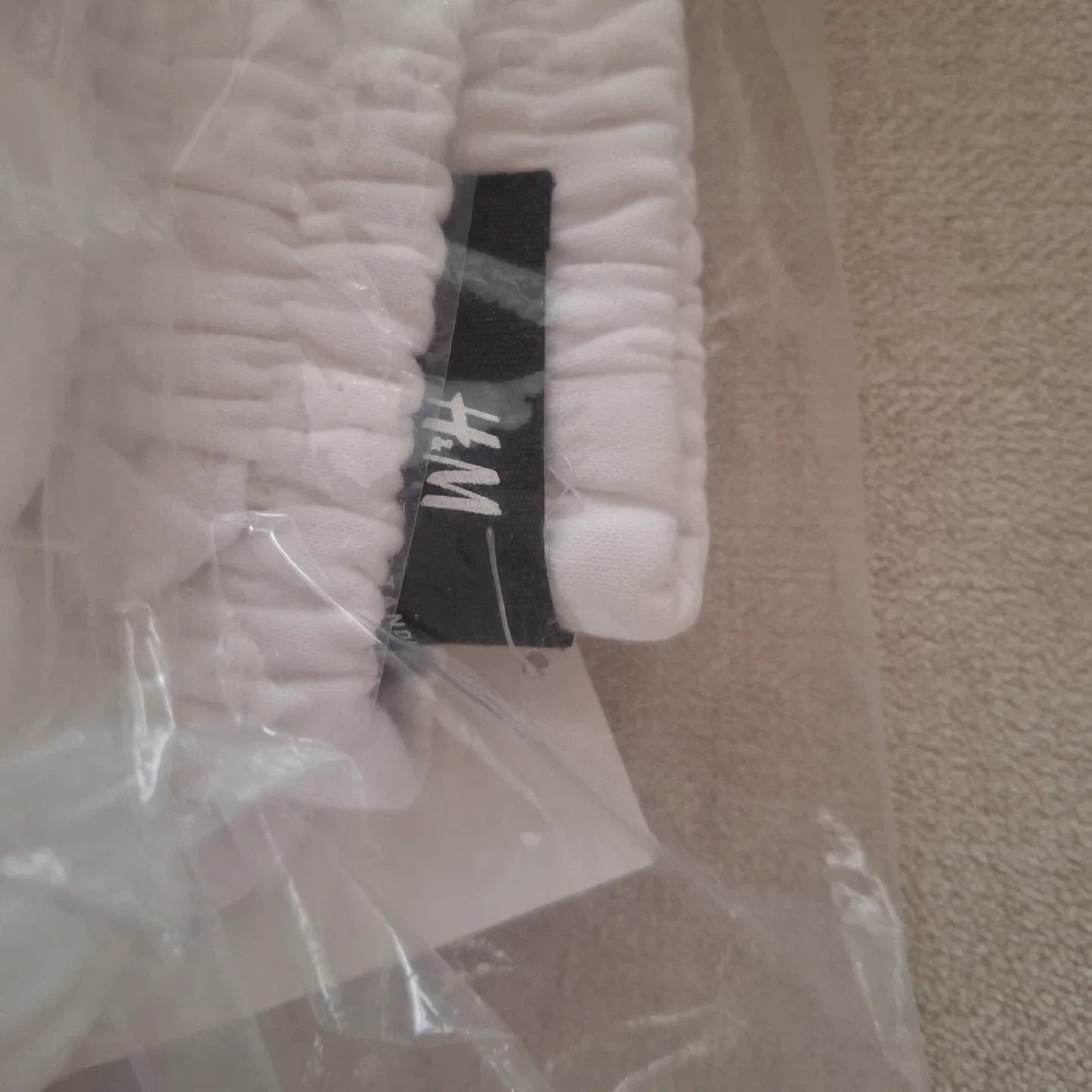 New H&M White Joggers - Size M image indicator(4)