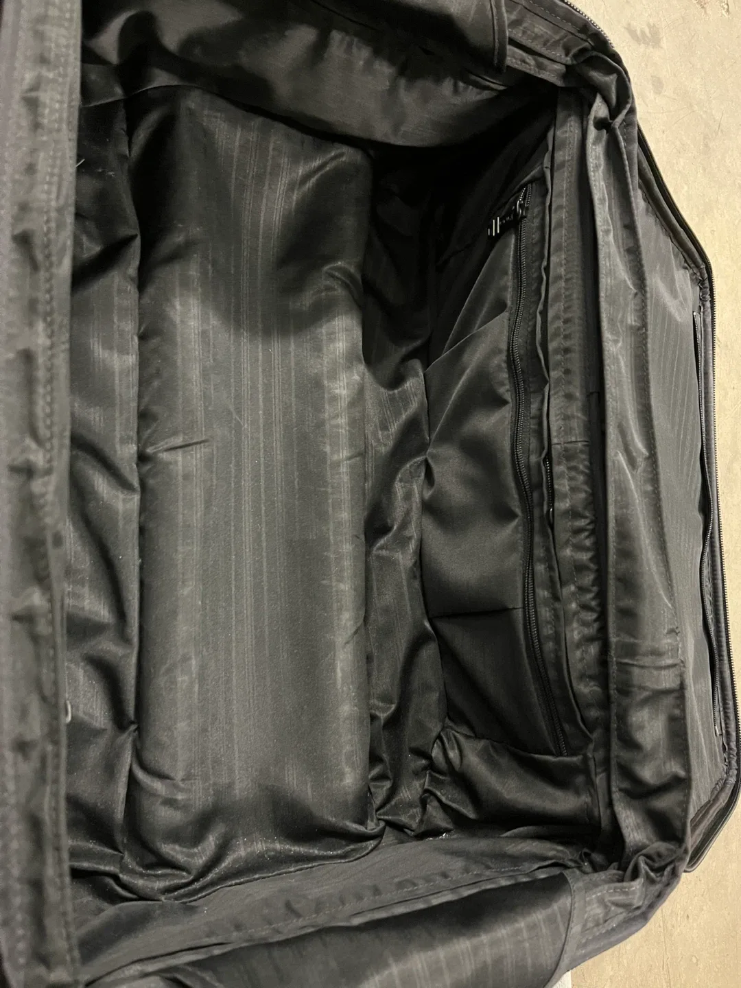 Tumi Black Carry-On Suitcase image indicator(6)