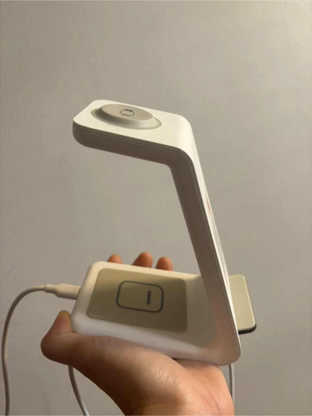 Oakley Wireless Phone Charger image indicator(2)