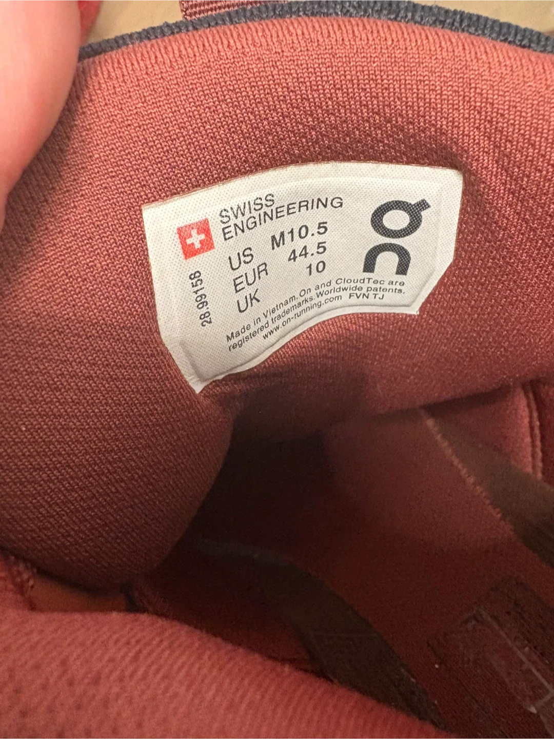 ON men’s shoes Hi Edge Defy image indicator(4)