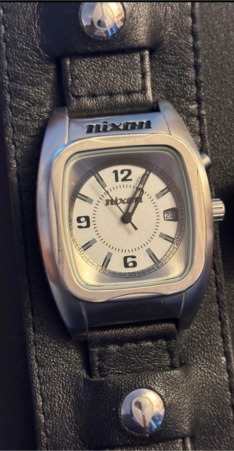 $55 - NIXON ‘YES’ Powerslave vintage watch NEW