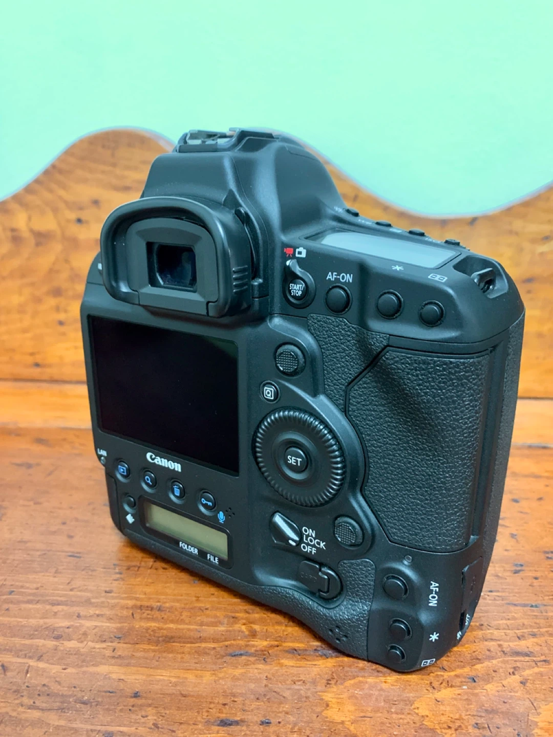 Canon EOS-1D X Mark II DSLR Camera - photo 3