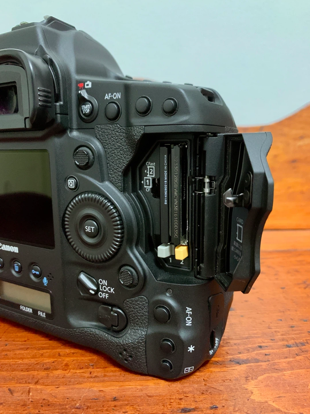 Canon EOS-1D X Mark II DSLR Camera - photo 5