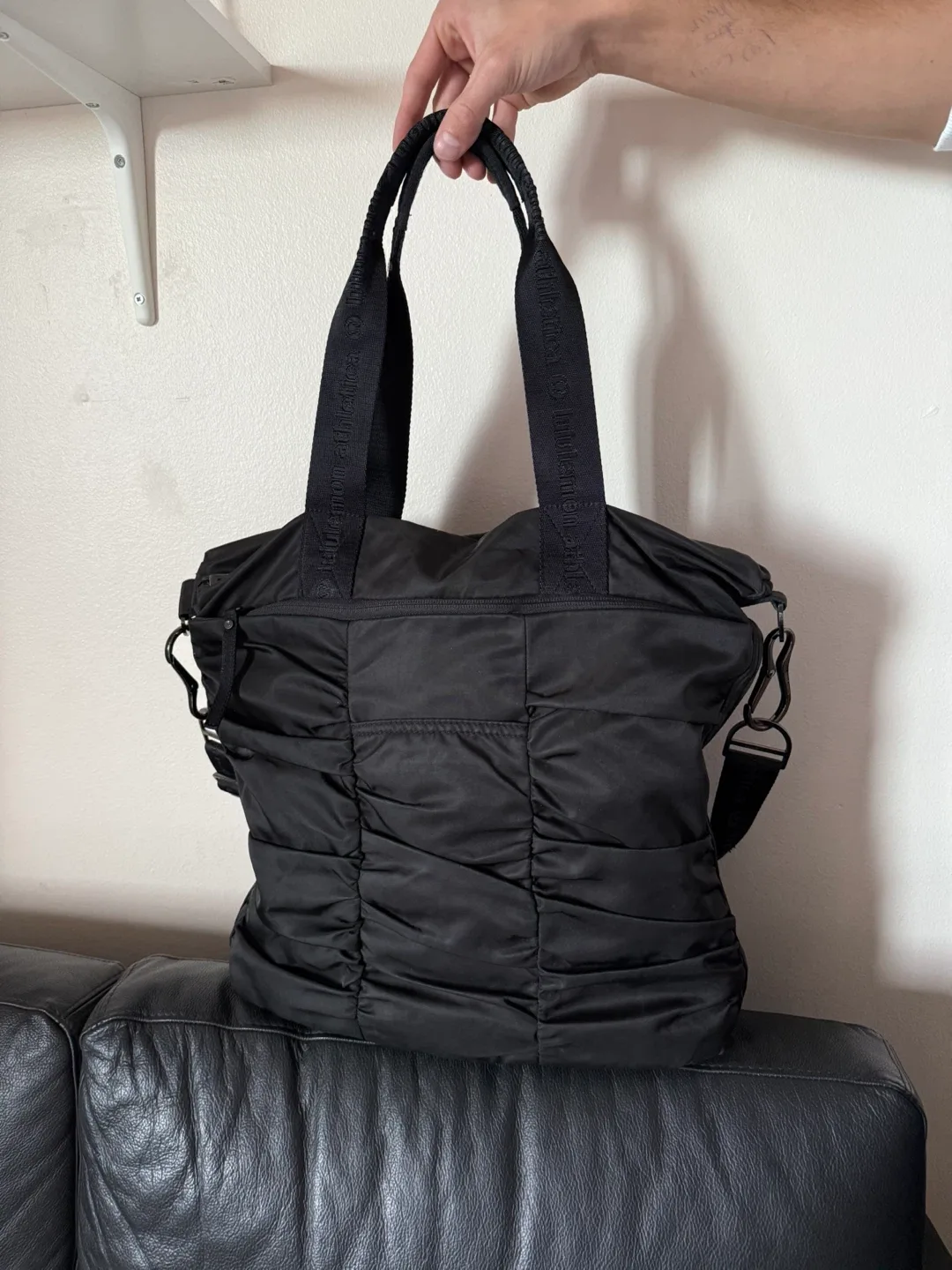 Lululemon Black Tote Bag image indicator(3)