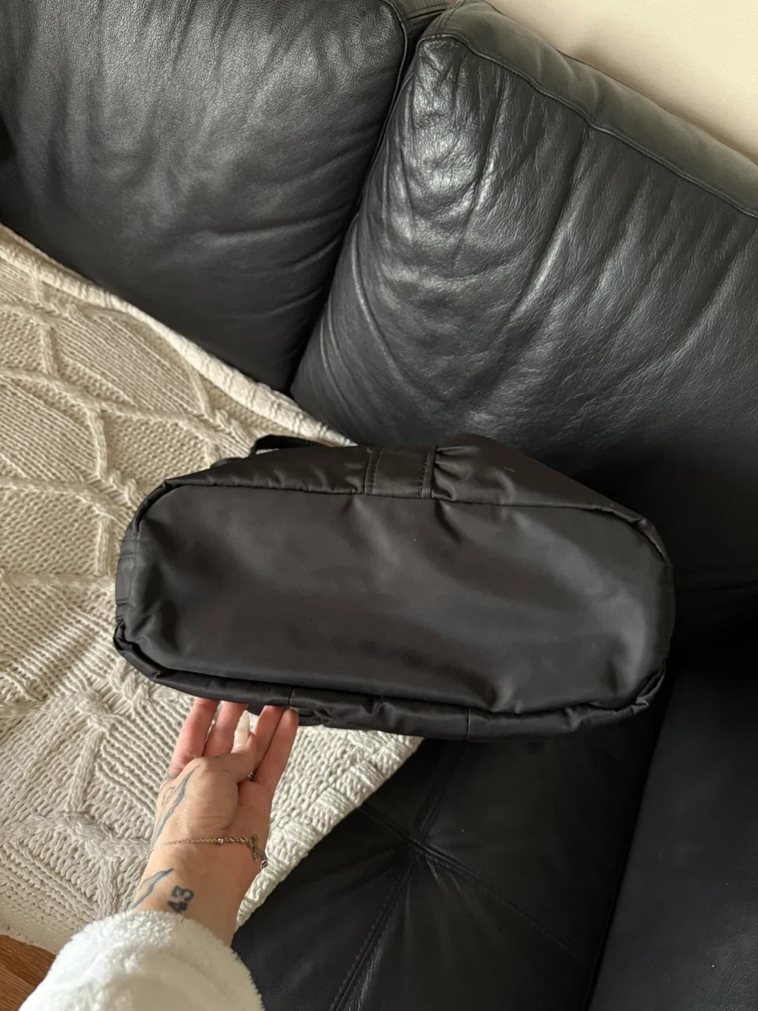 Lululemon Black Tote Bag image indicator(7)