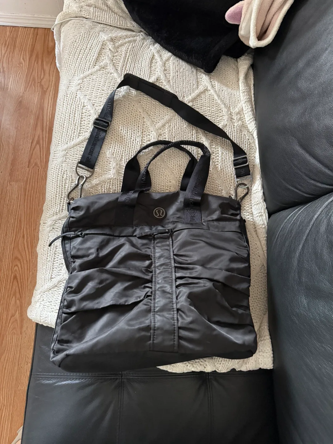 Lululemon Black Tote Bag image indicator(8)