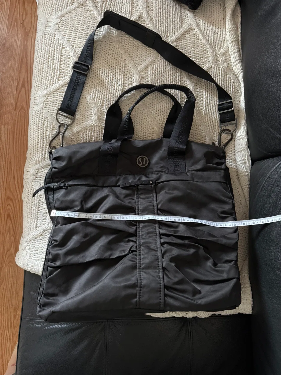 Lululemon Black Tote Bag image indicator(9)