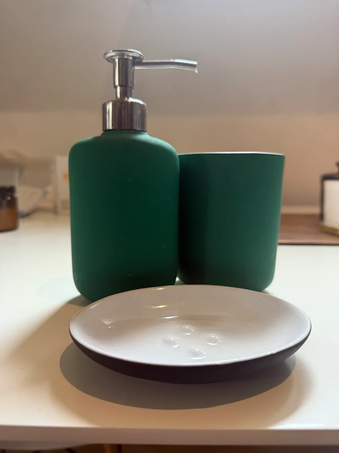 IKEA 3-Piece Bathroom Set - Green & black image indicator(2)