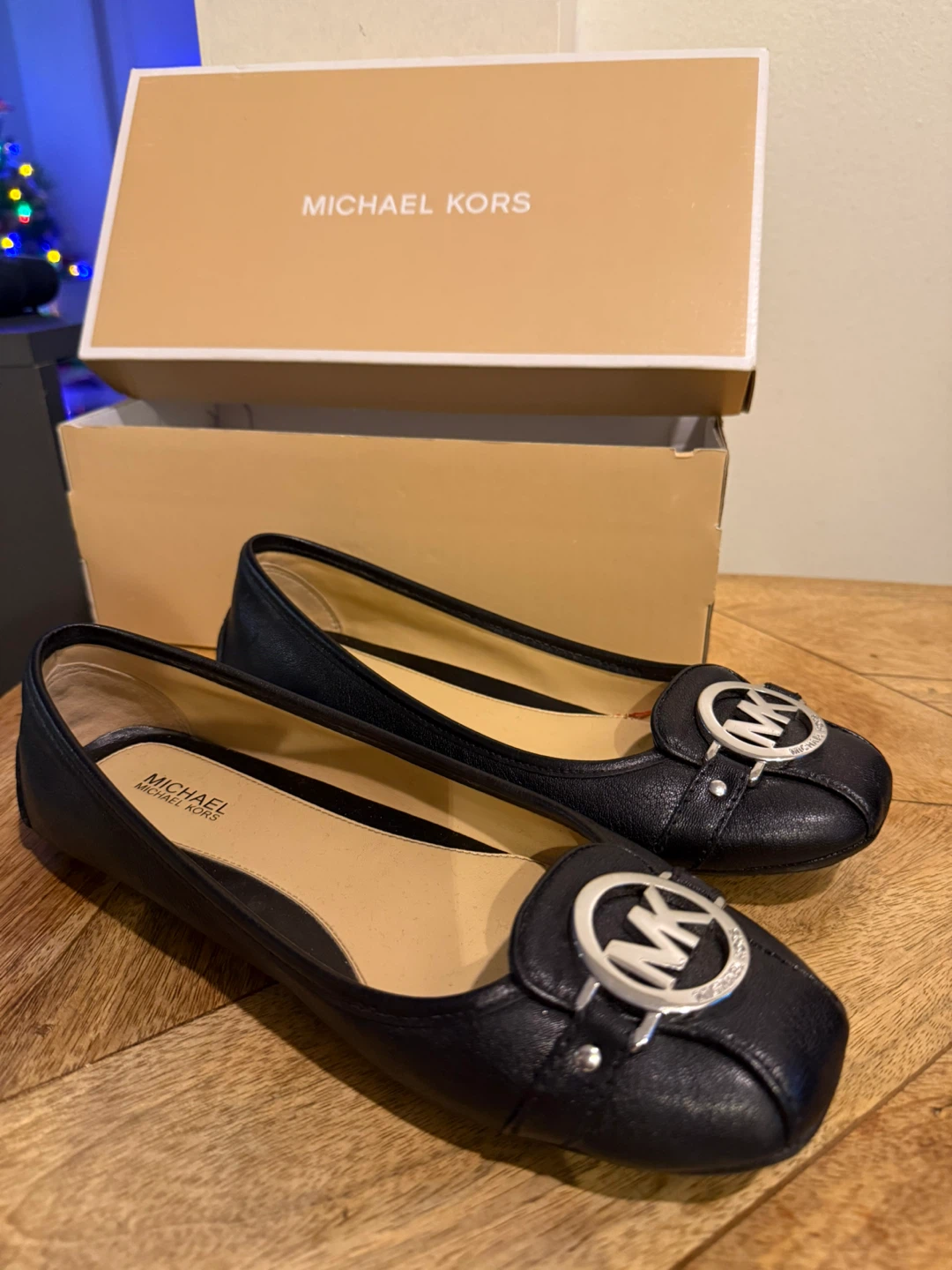 Michael Kors Black Leather Flats - Size 7.5 - photo 2