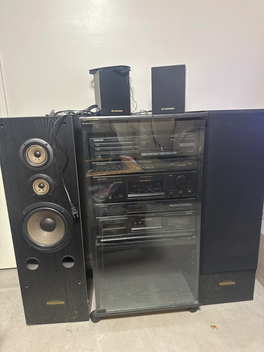 Pioneer Stereo System with Speakers