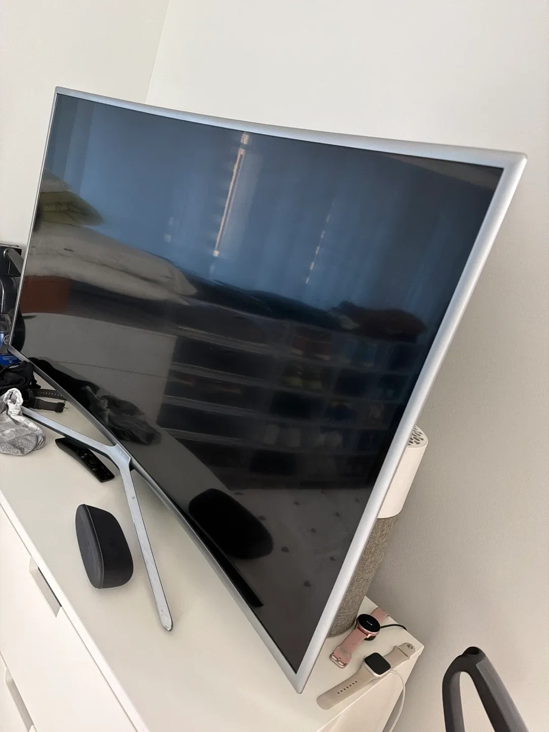 IS NOT TURN ON. Samsung 49" Curved TV