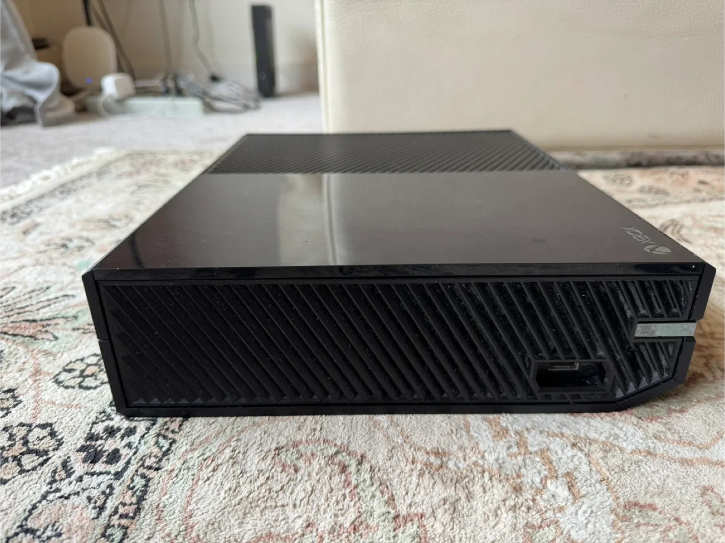 Xbox One Console - Black image indicator(4)