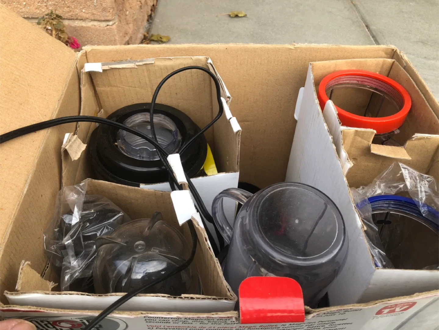 Magic Bullet 21-Piece Blender Set image indicator(2)