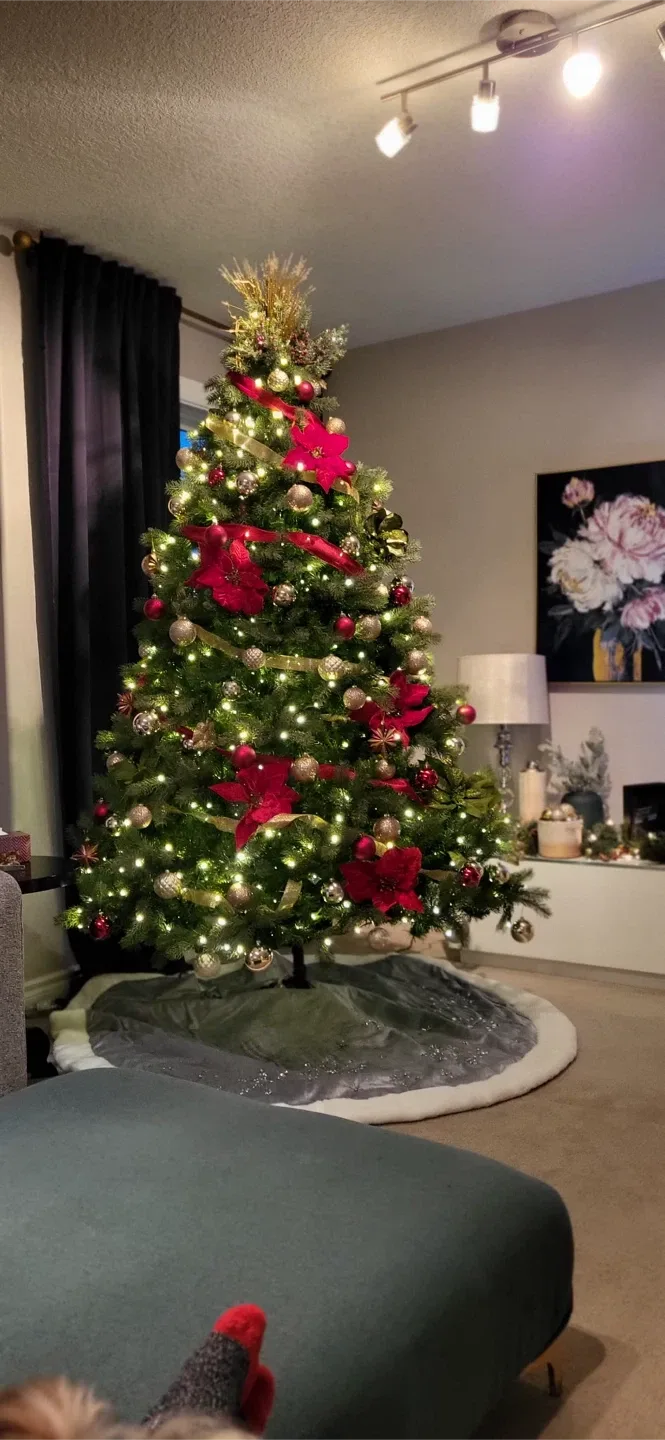 Pre-lit Artificial Christmas Tree