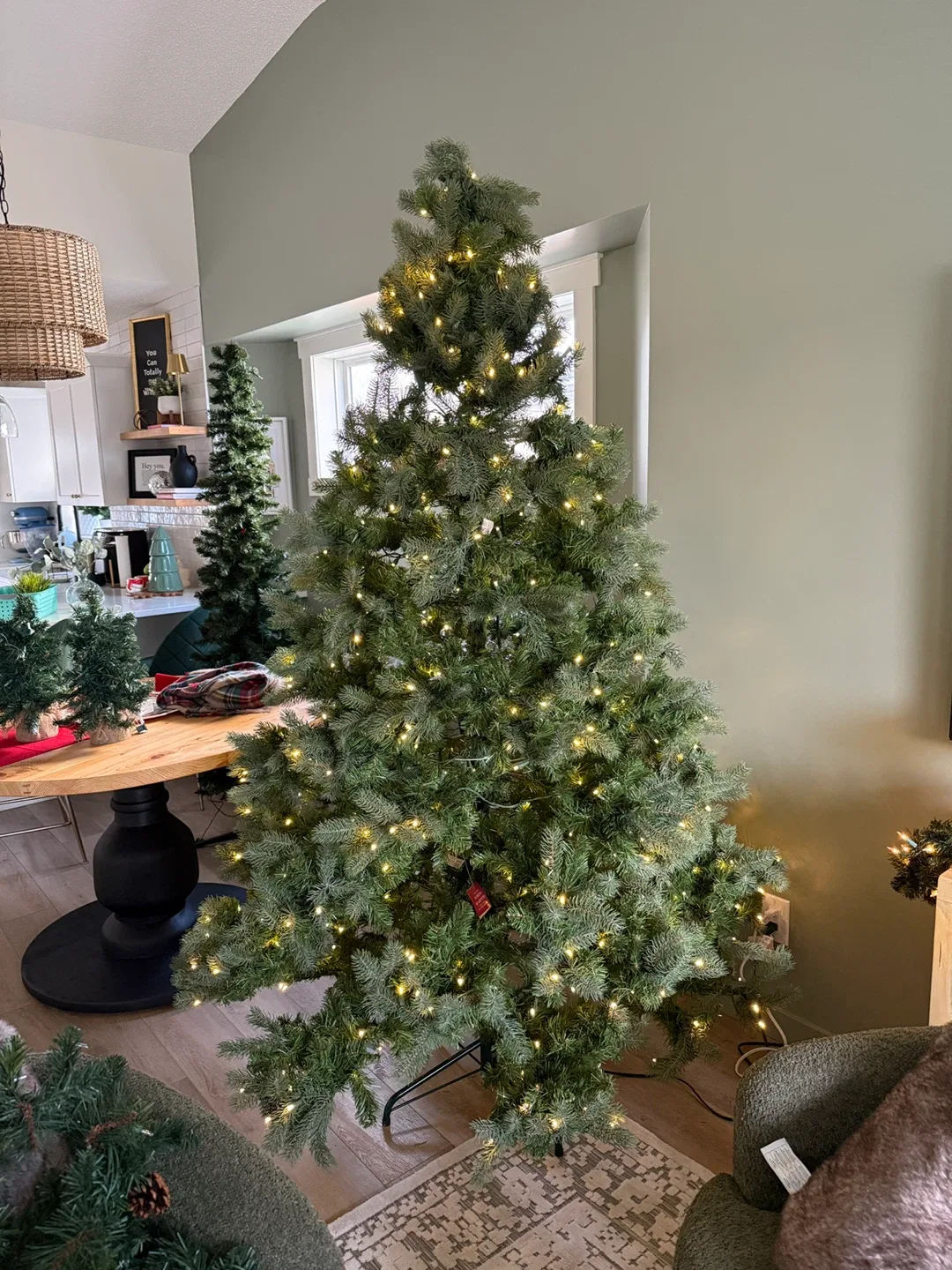 Pre-lit Artificial Christmas Tree image indicator(4)