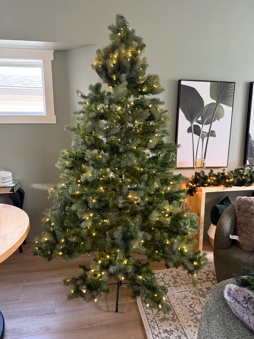 Pre-lit Artificial Christmas Tree image indicator(5)