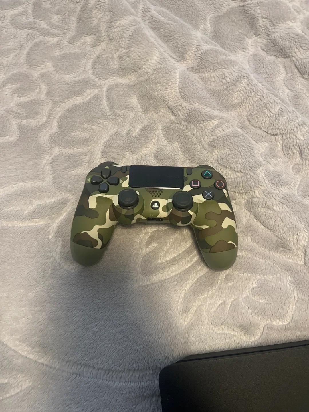 PlayStation 4 Slim Console image indicator(2)