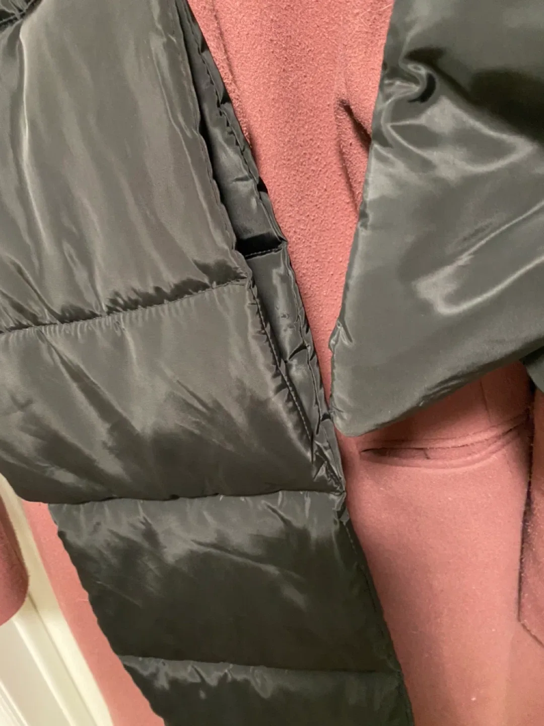 Puffer Scarf - Black image indicator(2)