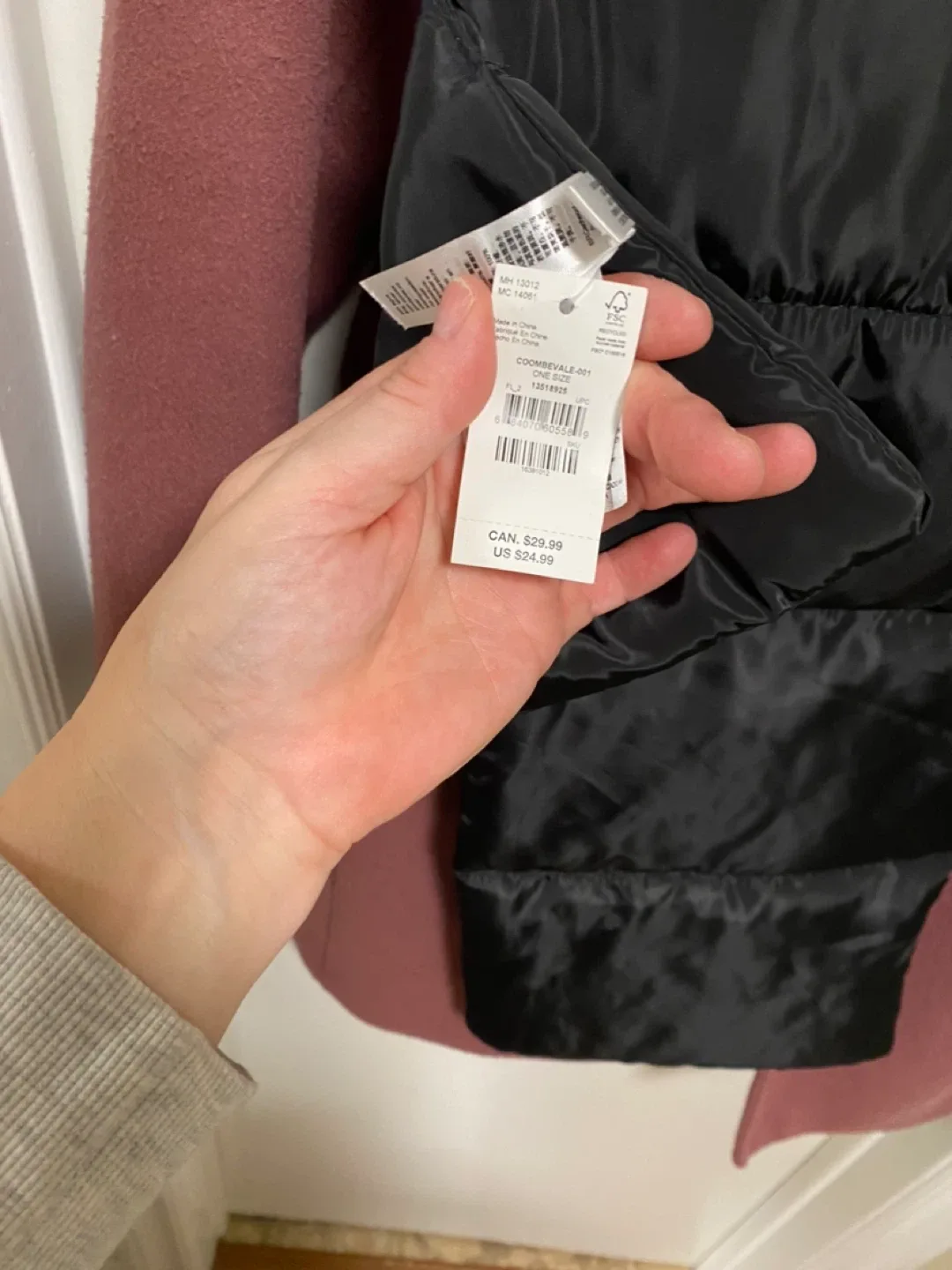 Puffer Scarf - Black image indicator(5)