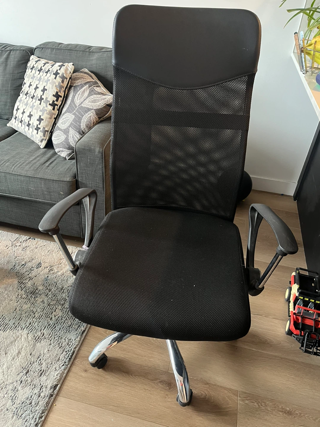 Black Office Chair - photo 2