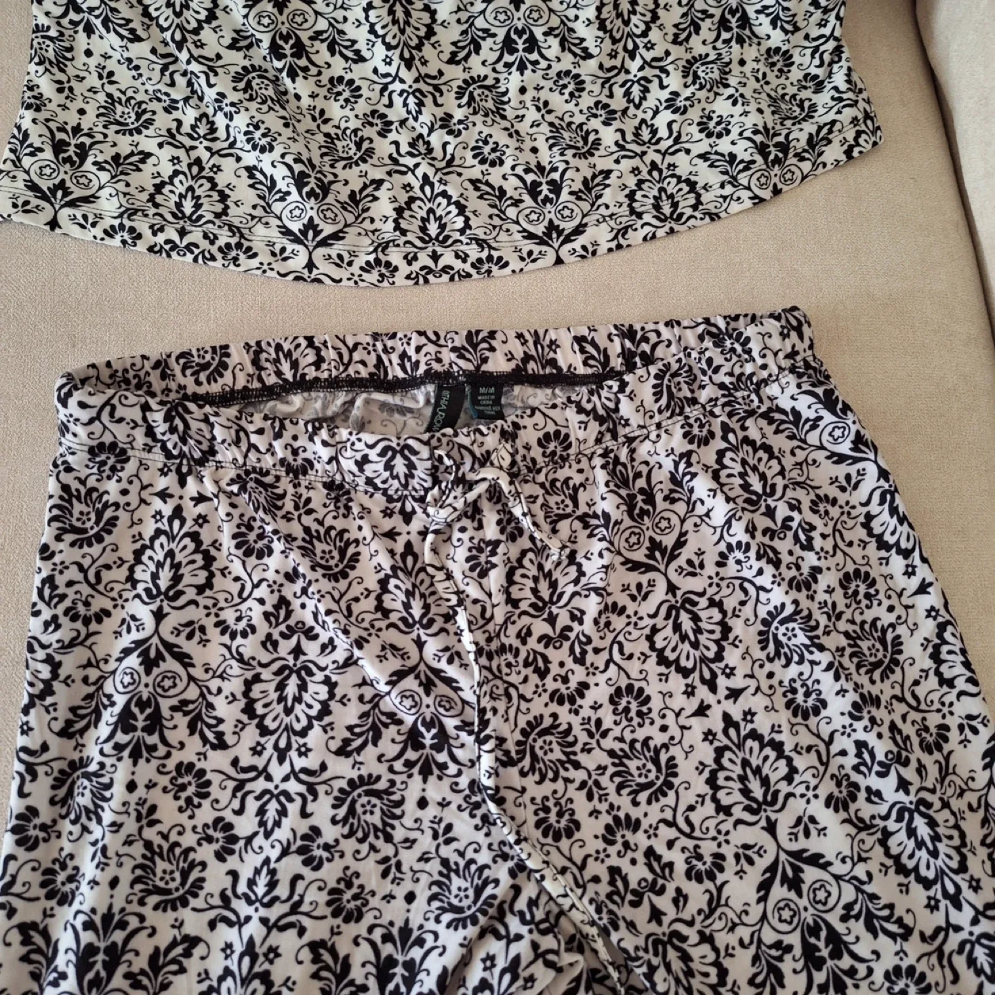 Cynthia Rowley Pajama Set - Size M - New with Tags! image indicator(2)