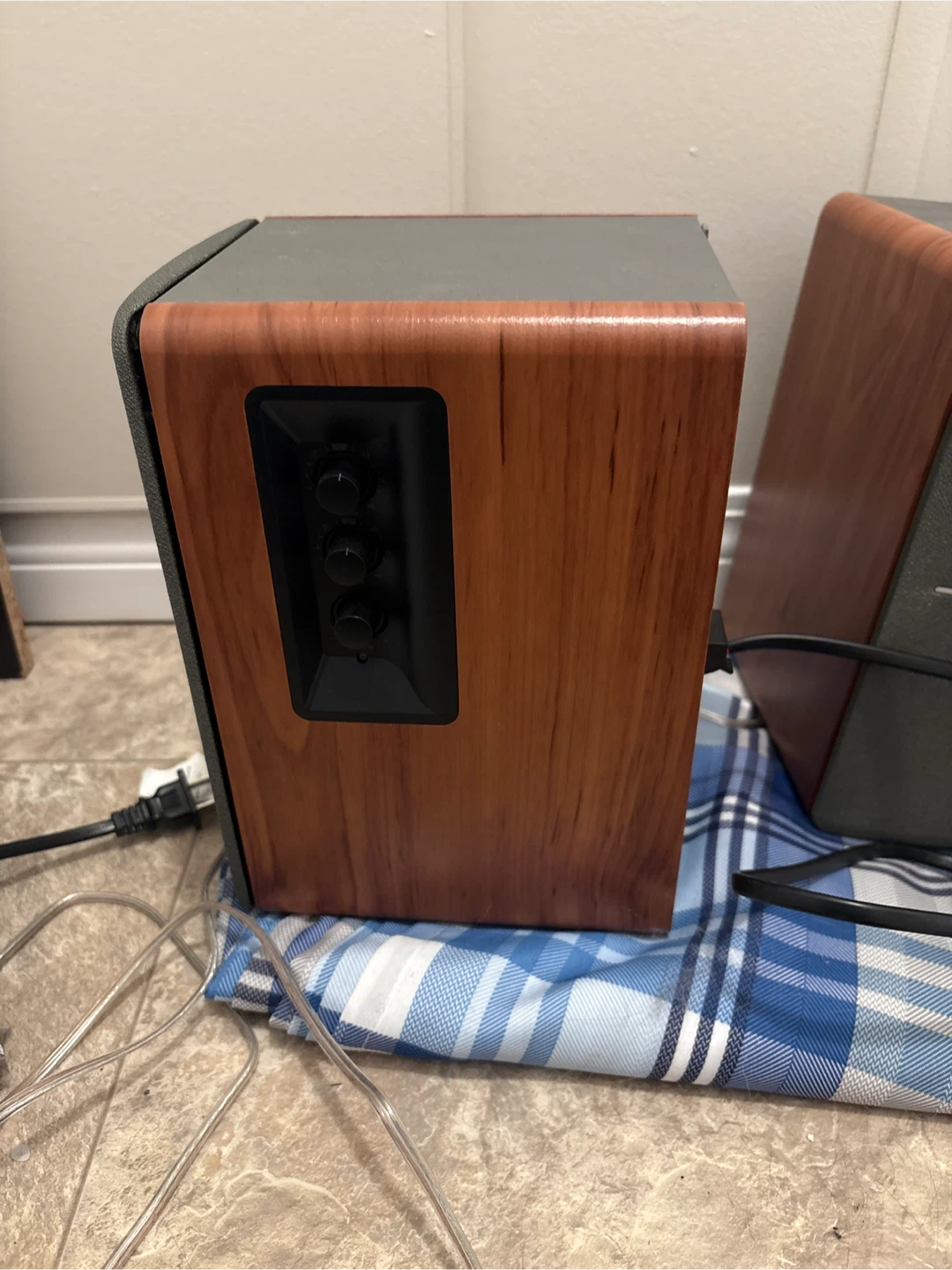 Edifier R1280T Multimedia Speakers - photo 2